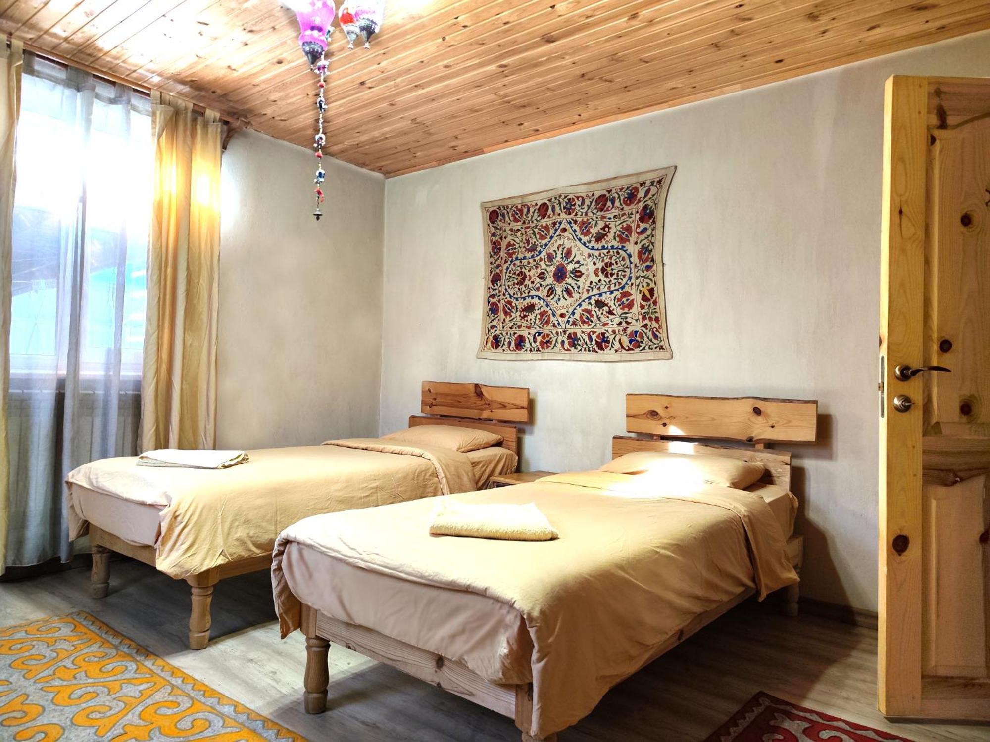 Evergreen Guesthouse Karakol Eksteriør bilde