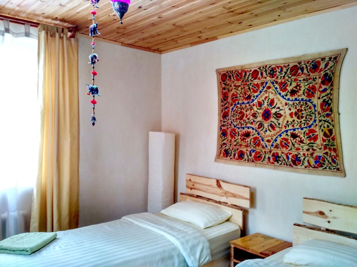 Evergreen Guesthouse Karakol Eksteriør bilde